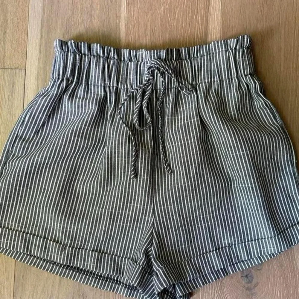 Black & White Striped Pull on Shorts with Drawstring waist Minimalist| Small